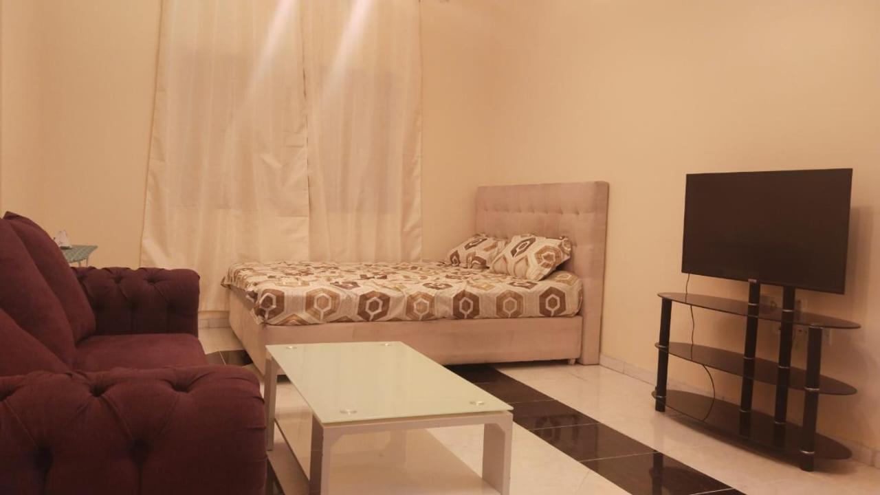 Holiday Home 2 Bedrooms Apartment For Family Only Şarja Dış mekan fotoğraf